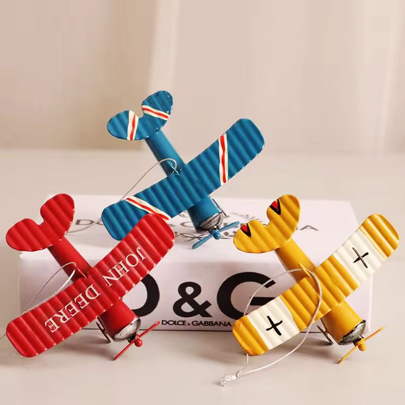 Vintage Metal Airplane Model R - огляд і ціна Vintage Collectible Ornaments