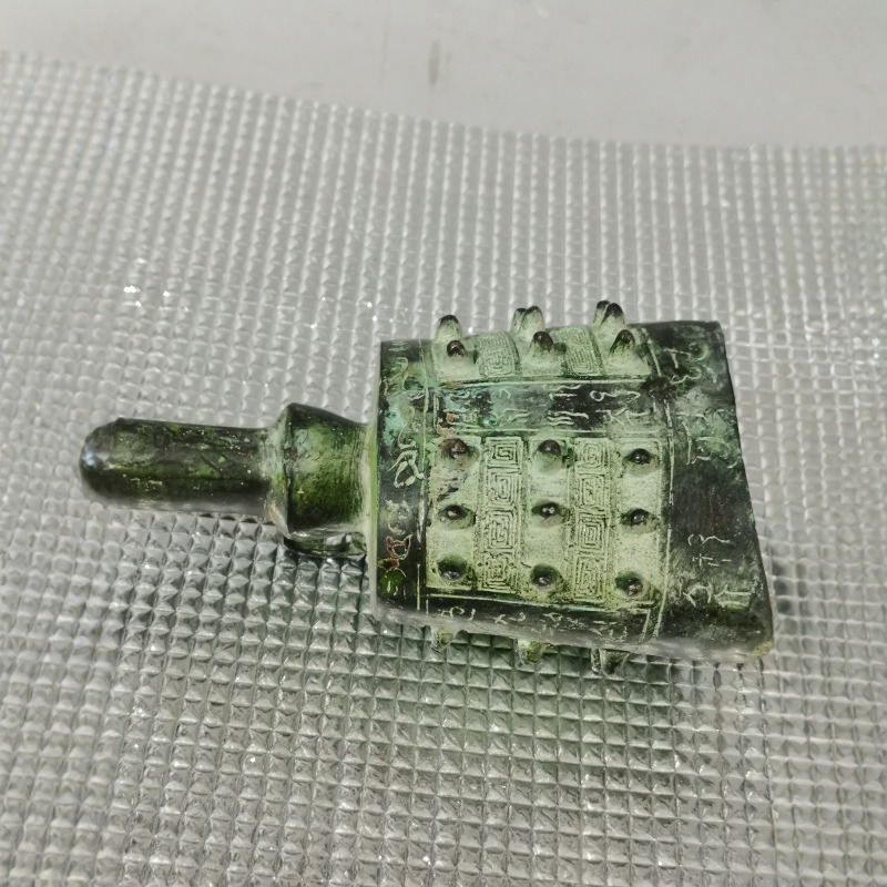 Vintage Green Rust Metal Chime - огляд і ціна Vintage Collectible Bells