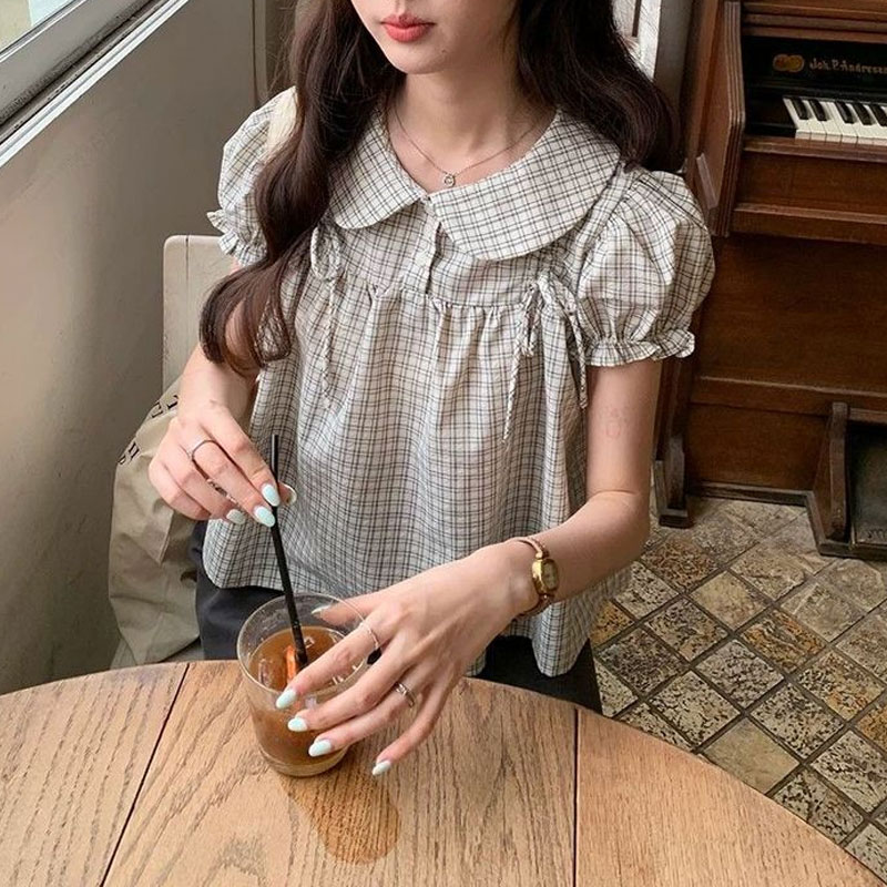 Female Clothing Preppy Style D - огляд і ціна Vintage Collectible Buttons