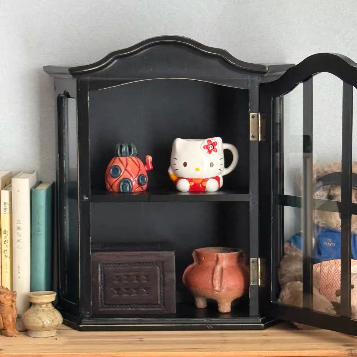 Vintage Distressed Wood Wall C - огляд і ціна Vintage Collectible Glass