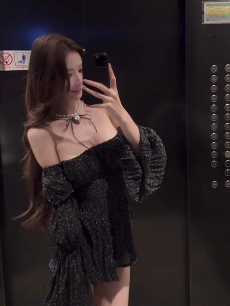 Black Bell Sleeve Top And High - огляд і ціна Vintage Collectible Bells