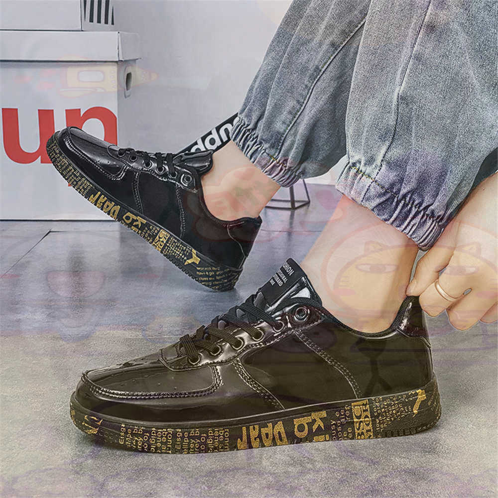 Round Foot Size 45 Sneakers Wh - огляд і ціна Vintage Collectible Stores